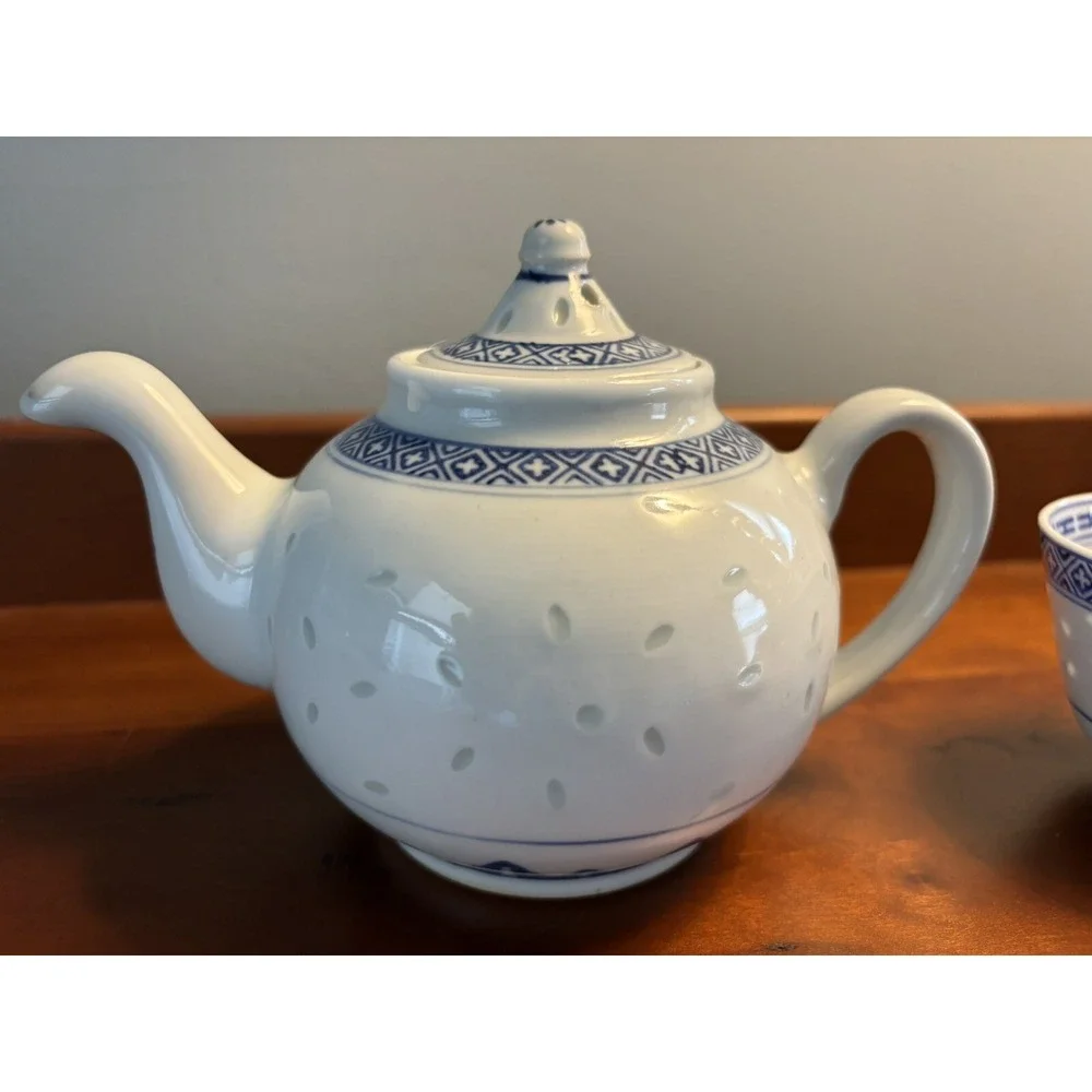 Vintage Tienshan White Ceramic Blue Dragon Sake Cups (Set Of 2) And Small Pot‎
